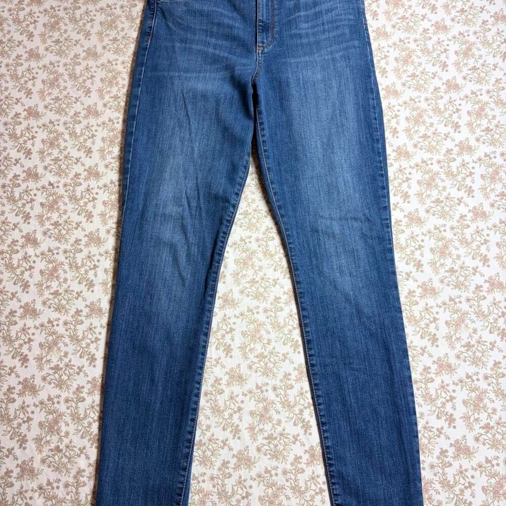 Gap Women's Denim Blue and Navy Jeans 31R